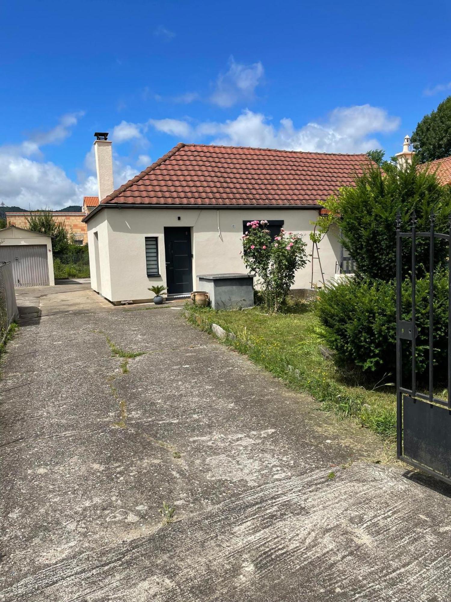 Holiday home Maison Proche Clermont-fd Entre Chu Et Cezeaux -parking